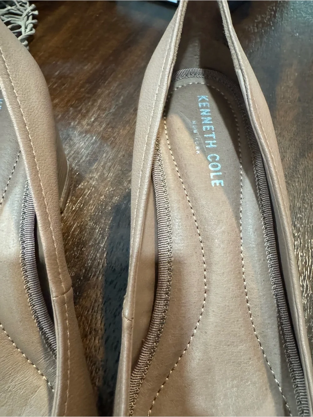 Kenneth Cole women’s Brown Low Block Heel Bow Pump size 9